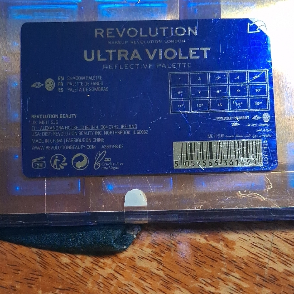 Revolution Reflective Eyeshadow Palette - Ultra Violet - Picture 6 of 6